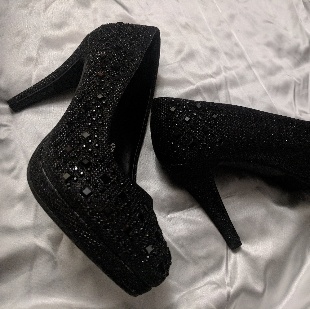 Shimmer formal studded pumps